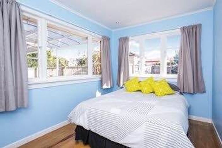 Photo of property in 25 Bolton Street, Blockhouse Bay, Auckland, 0600