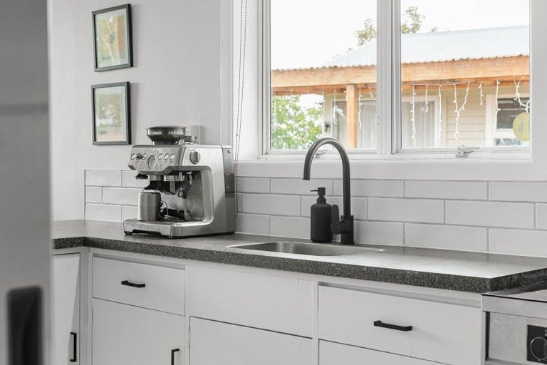 Photo of property in 21 Rhonda Avenue, Deanwell, Hamilton, 3206