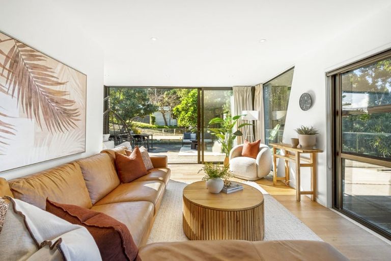 Photo of property in 2/42 Island Road, Beach Haven, Auckland, 0626