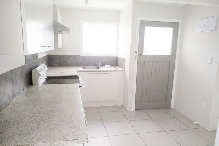 Photo of property in 20b Roberts Road, Te Atatu South, Auckland, 0610