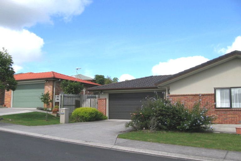 Photo of property in 1 Stonegate Close, Westgate, Auckland, 0614