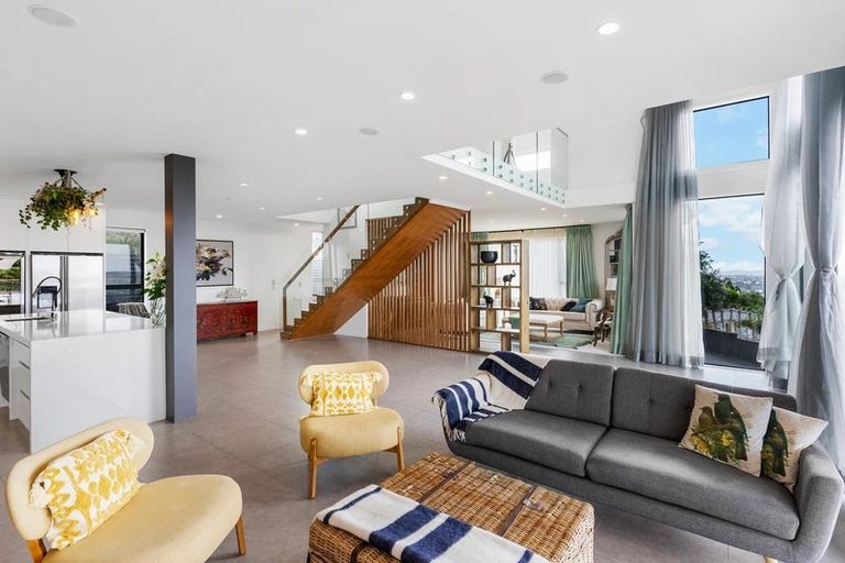 Photo of property in 13 Bartells Drive, Goodwood Heights, Auckland, 2105