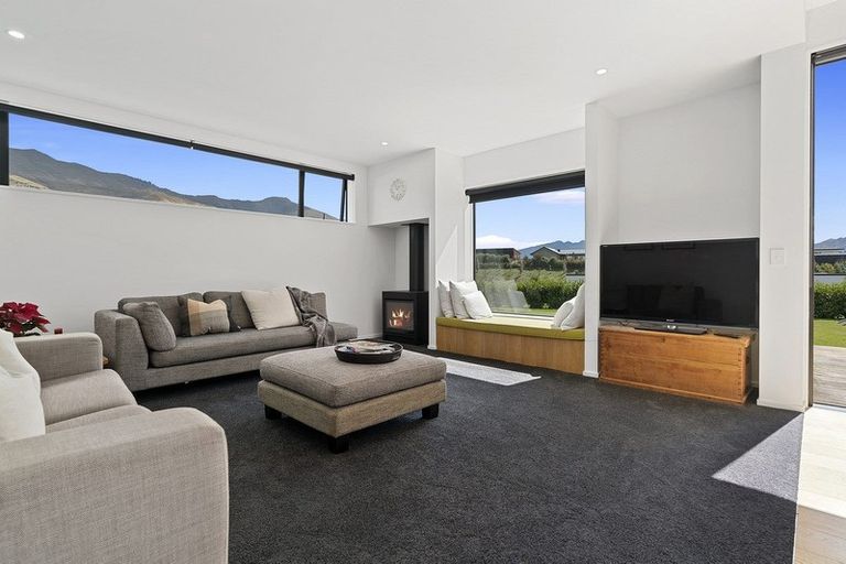 Photo of property in 38 Stackbrae Avenue, Wanaka, 9305