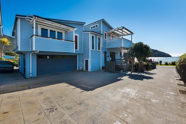 Photo of property in 27 The Parade, Okiwi Bay, French Pass, 7193