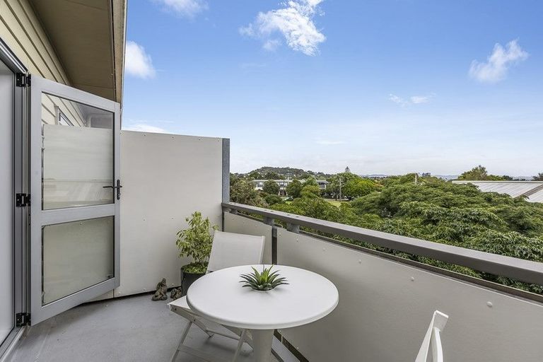Photo of property in 325/26 Morningside Drive, Morningside, Auckland, 1025