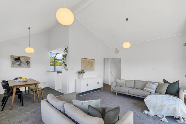 Photo of property in 2/105 Moa Road, Point Chevalier, Auckland, 1022