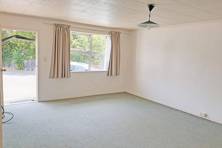 Photo of property in 42 Mildmay Road, Henderson, Auckland, 0610