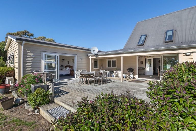 Photo of property in 737 Dillons Point Road, Dillons Point, Blenheim, 7273