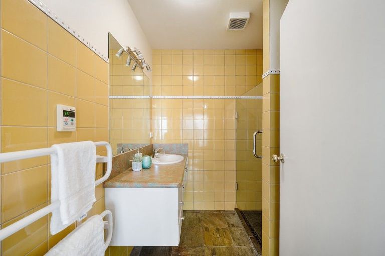 Photo of property in 98c Northland Road, Northland, Wellington, 6012