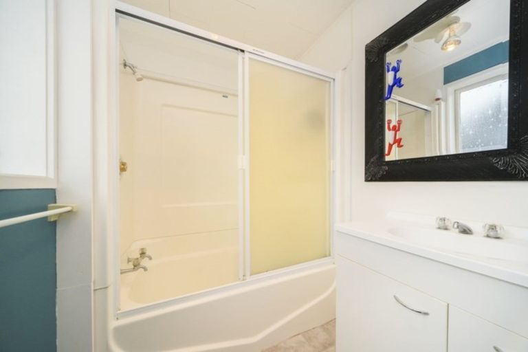 Photo of property in 33 Suzanne Grove, Kelvin Grove, Palmerston North, 4414