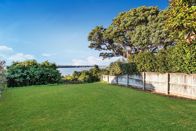 Photo of property in 2/79 Sylvan Avenue, Northcote, Auckland, 0627