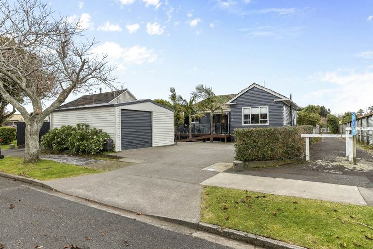 Photo of property in 17 Exeter Street, Brooklands, New Plymouth, 4310