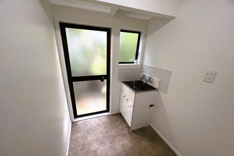 Photo of property in 1/537 Glenfield Road, Glenfield, Auckland, 0629