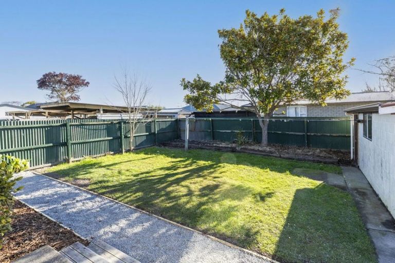 Photo of property in 11 Eglinton Street, Avondale, Christchurch, 8061