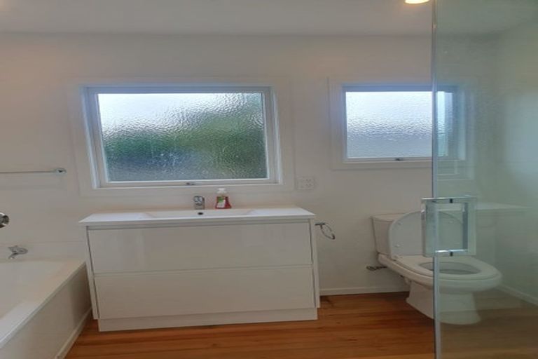 Photo of property in 99 Tiroroa Avenue, Te Atatu South, Auckland, 0610