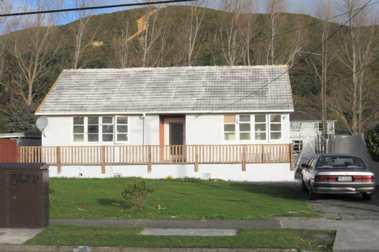 Photo of property in 68 Strand Crescent, Naenae, Lower Hutt, 5011
