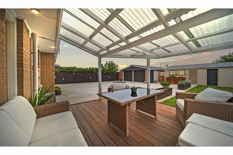 Photo of property in 108 Wainoni Road, Avondale, Christchurch, 8061