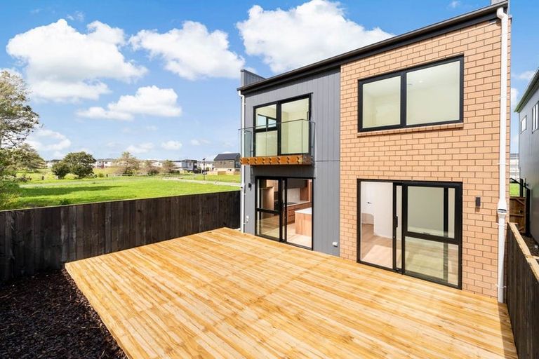 Photo of property in 43 Picnic Point Road, Hobsonville, 0616