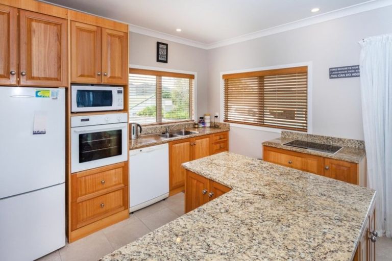 Photo of property in 6 Tairua Heights, Tairua, 3508