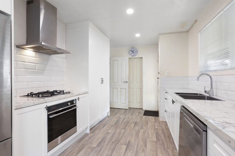 Photo of property in 4 Hydra Place, Glen Eden, Auckland, 0602