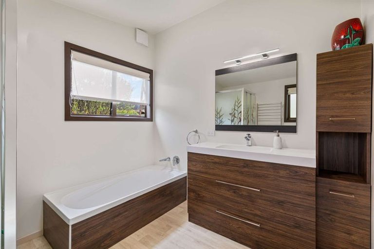 Photo of property in 50 John Dee Crescent, Red Beach, 0932