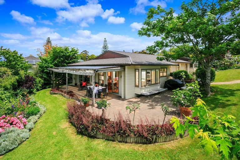 Photo of property in 547 Glenfield Road, Glenfield, Auckland, 0629