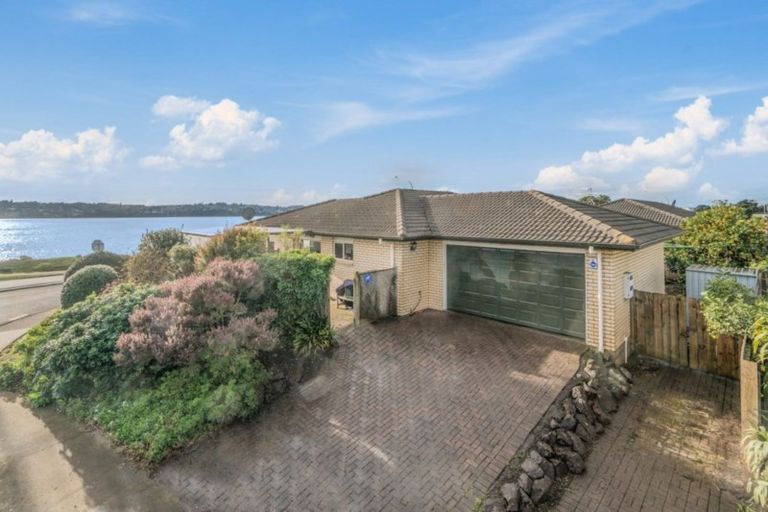 Photo of property in 50a Kiwi Esplanade, Mangere Bridge, Auckland, 2022