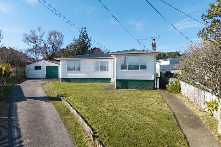 Photo of property in 10 Birman Place, Cannons Creek, Porirua, 5024