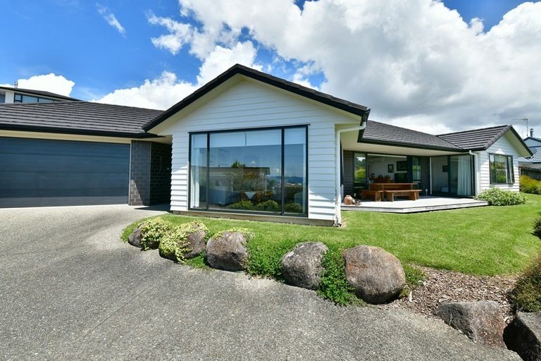 Photo of property in 32 Grovenor Drive, Orewa, 0931