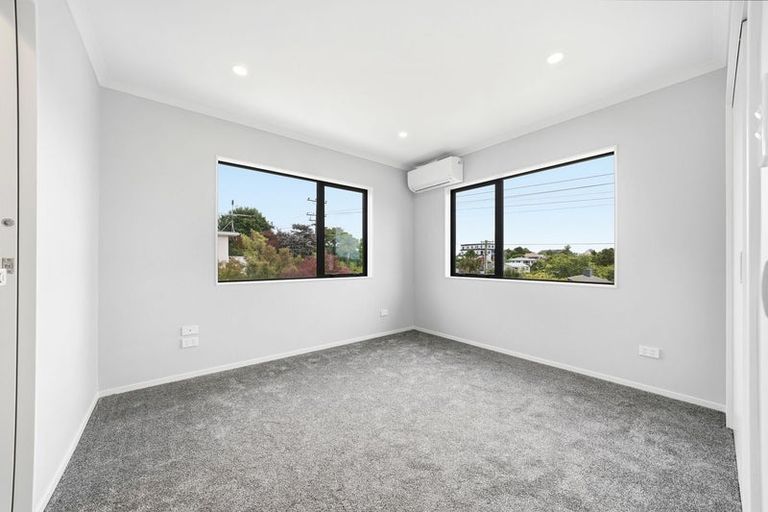 Photo of property in 9 Eastglen Road, Glen Eden, Auckland, 0602