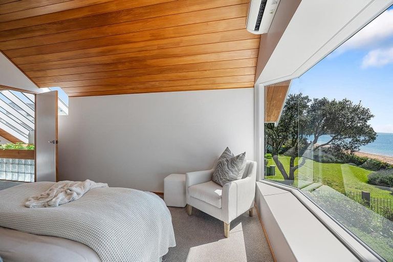 Photo of property in 30 Oxford Terrace, Coromandel, 3506