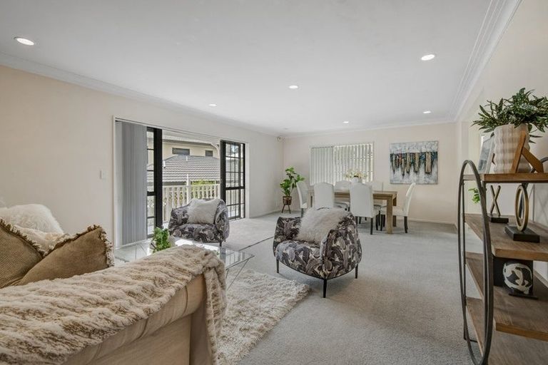 Photo of property in 9 St Lucia Place, Unsworth Heights, Auckland, 0632