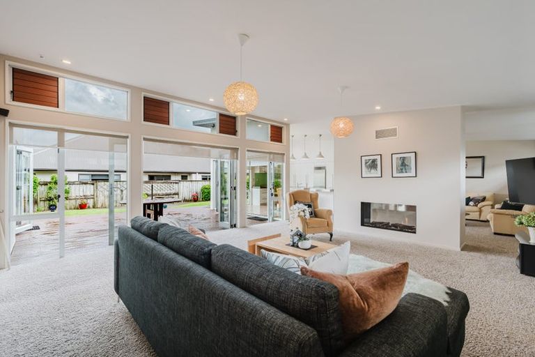 Photo of property in 92 Saint James Drive, Huntington, Hamilton, 3210