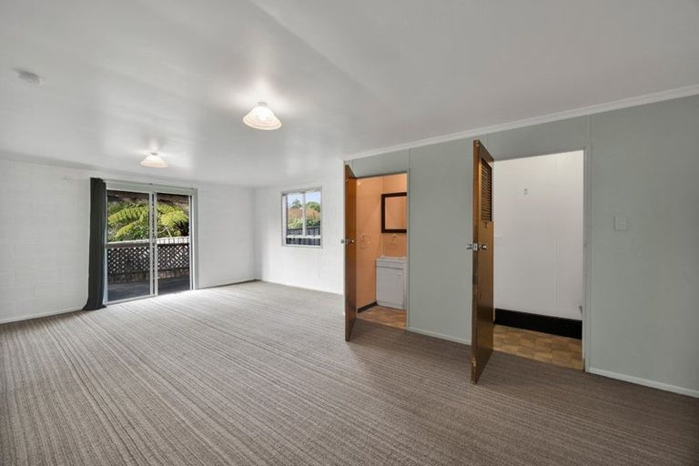 Photo of property in 17 Frankley Road, Westown, New Plymouth, 4310