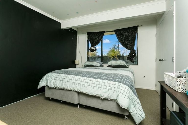 Photo of property in 44a Longburn Road, Henderson, Auckland, 0610