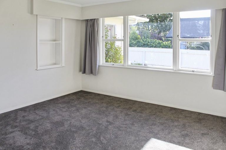 Photo of property in 5 Sutherland Crescent, Westbrook, Palmerston North, 4412