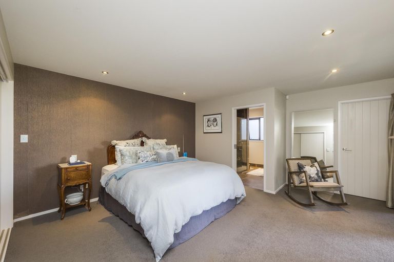 Photo of property in 51 Ruapehu Drive, Fitzherbert, Palmerston North, 4410