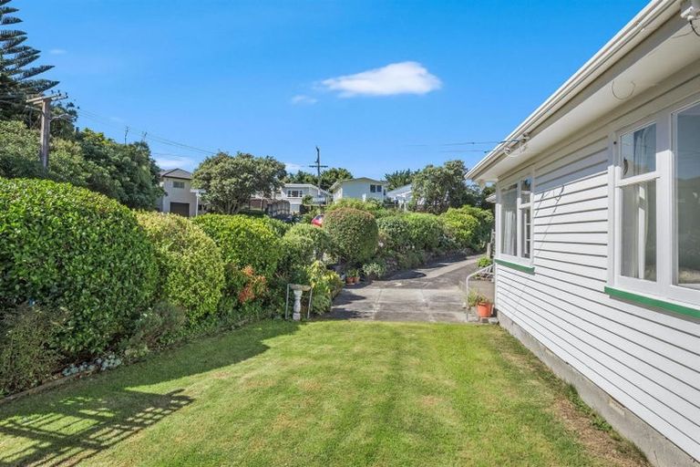 Photo of property in 41 Hampton Hill Road, Tawa, Wellington, 5028