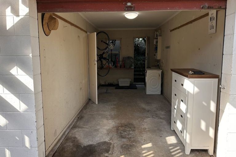 Photo of property in 2/111 Eskdale Road, Birkdale, Auckland, 0626