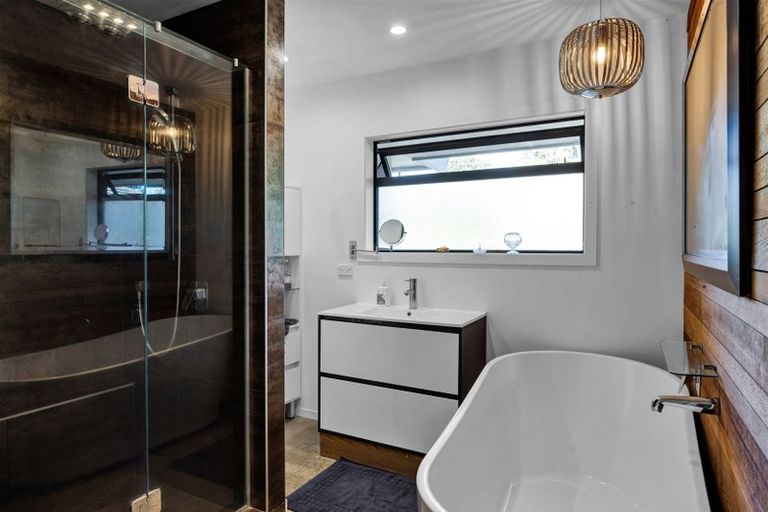 Photo of property in 1343 Devon Road, Brixton, Waitara, 4382