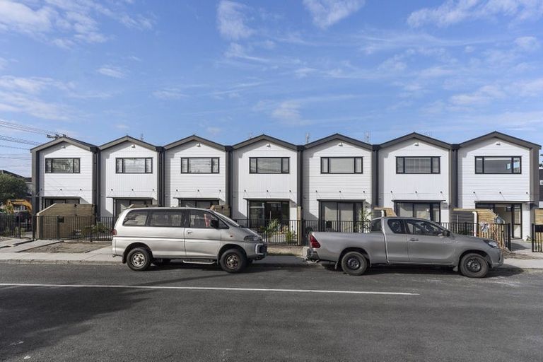 Photo of property in 2a Stokes Avenue, Te Atatu Peninsula, Auckland, 0610