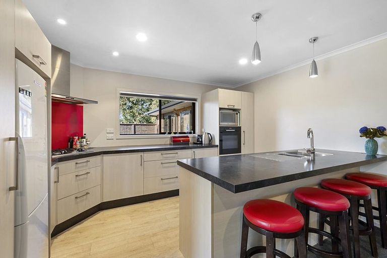 Photo of property in 111 Queens Road, Glen Avon, New Plymouth, 4312