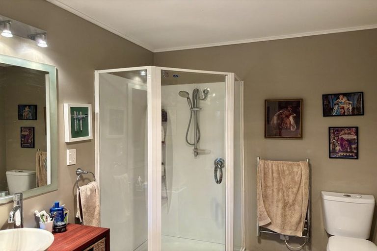 Photo of property in 48 Pinehaven Road, Pinehaven, Upper Hutt, 5019