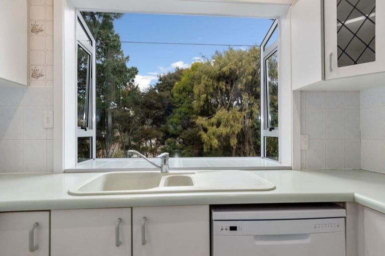 Photo of property in 15 Ecclesfield Grove, Silverstream, Upper Hutt, 5019