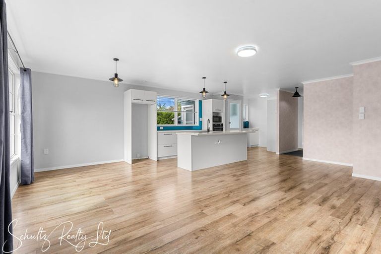 Photo of property in 9 Whaka Street, Maungaturoto, 0520