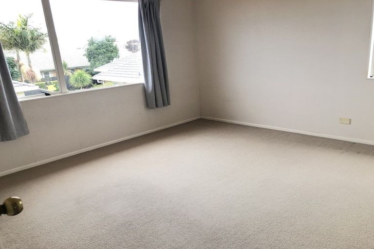 Photo of property in 1 Arrathorne Place, Northpark, Auckland, 2013