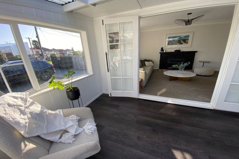 Photo of property in 7 Tiroroa Avenue, Te Atatu South, Auckland, 0610