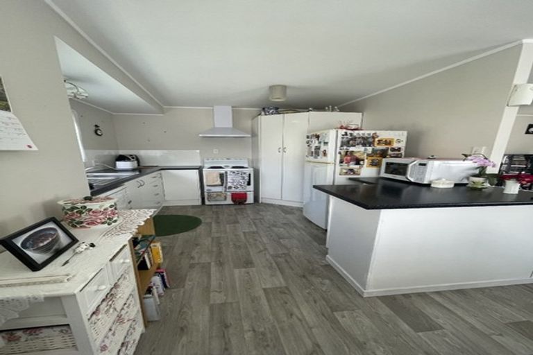 Photo of property in 50 Sungrove Rise, Sunnyvale, Auckland, 0612