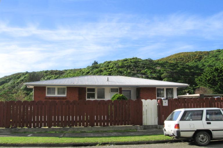 Photo of property in 1 Carnavon Place, Cannons Creek, Porirua, 5024