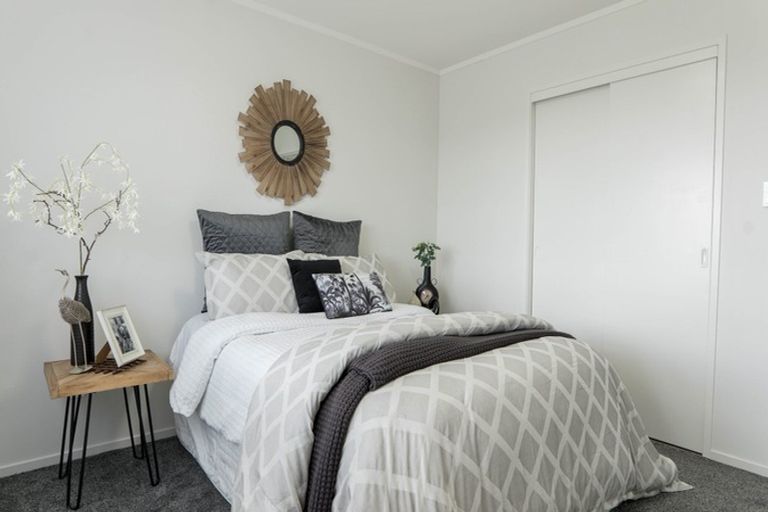 Photo of property in 98 Dalwhinnie Parade, Highland Park, Auckland, 2010